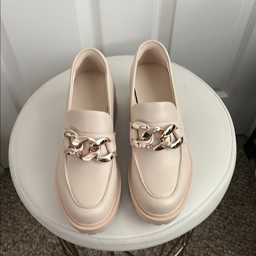 Elegant Cream Loafers with Gold Chain Accent